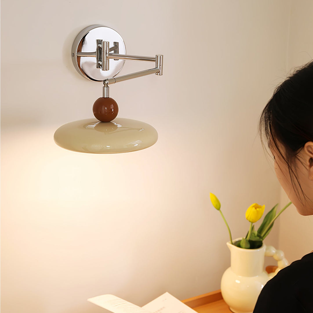 Lola Swing Arm Vägglampa