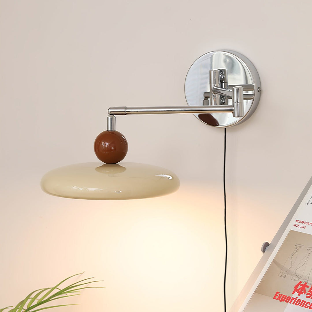Lola Plug-in Vägglampa