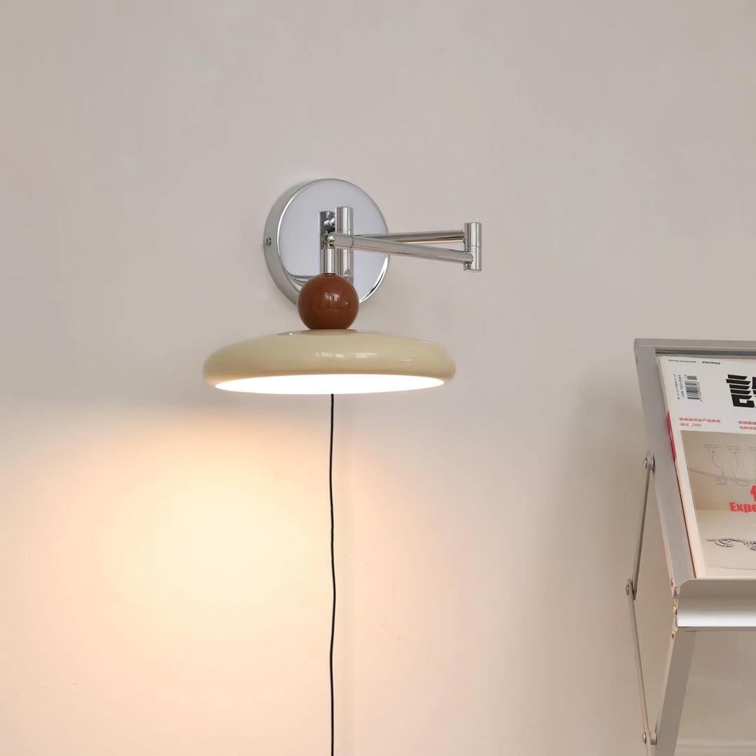 Lola Plug-in Vägglampa