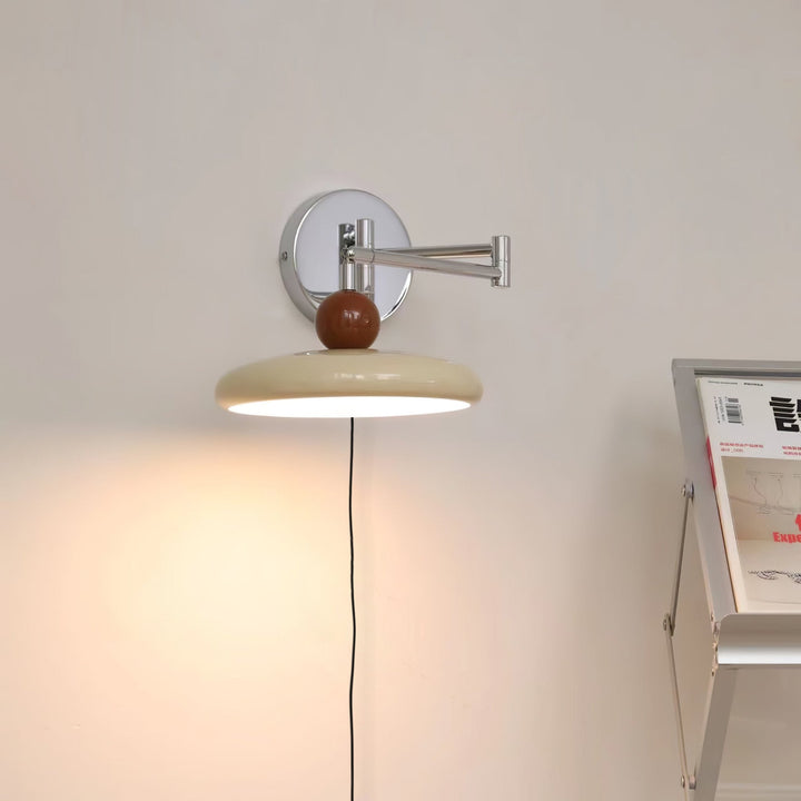 Lola Plug-in Vägglampa