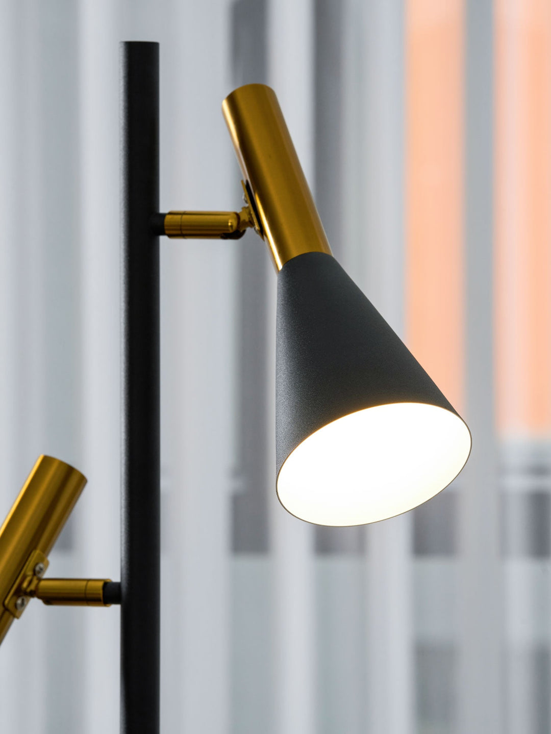 Lron Mouth Golvlampa