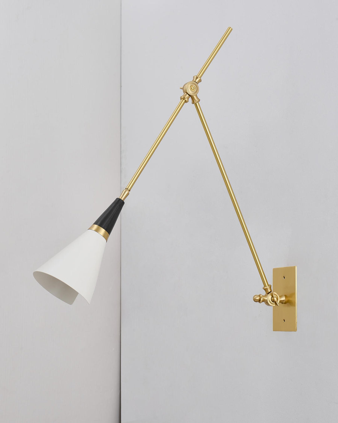 Magari Vägglampa