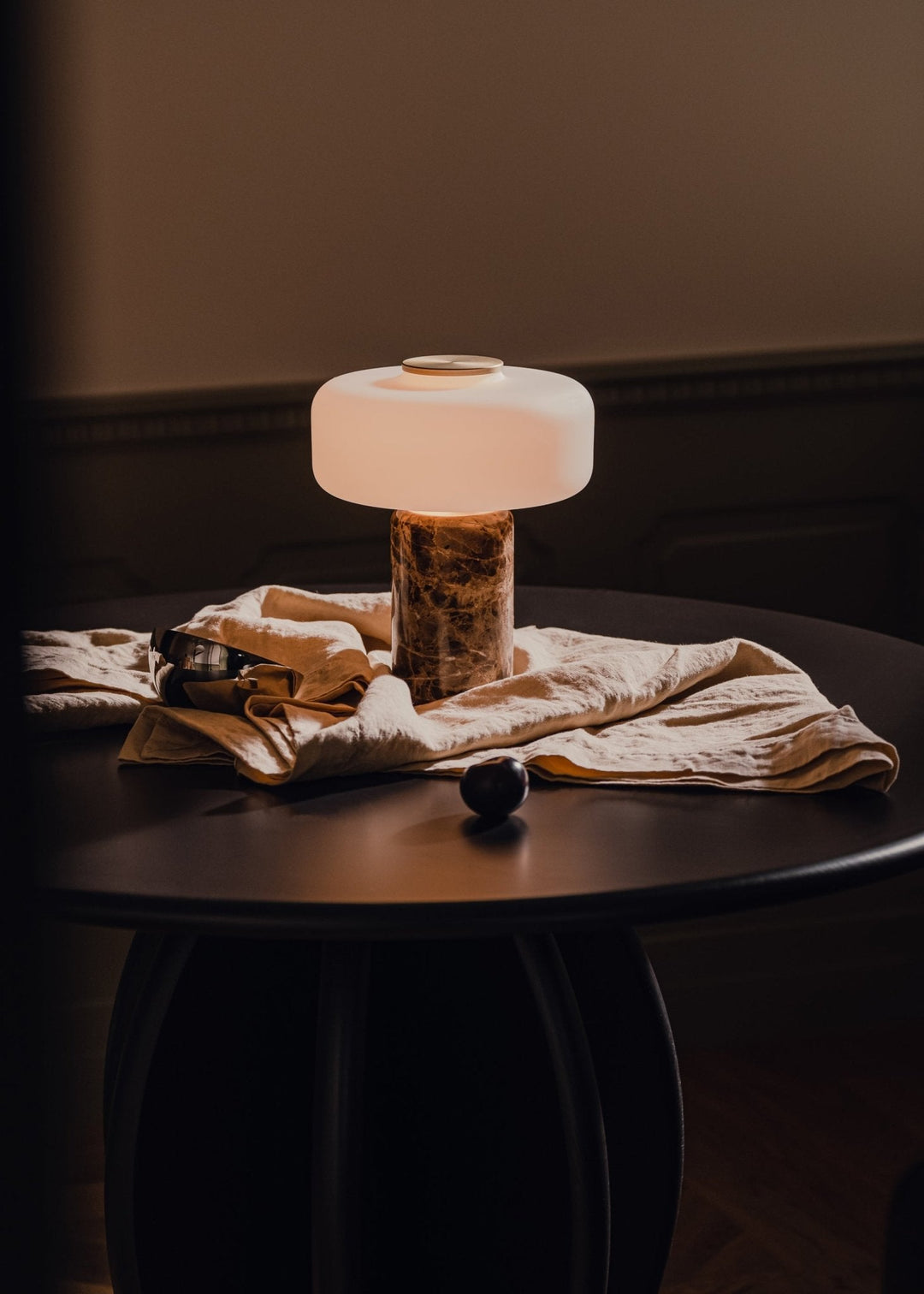 Maris Uppladdningsbar Marmor Bordslampa