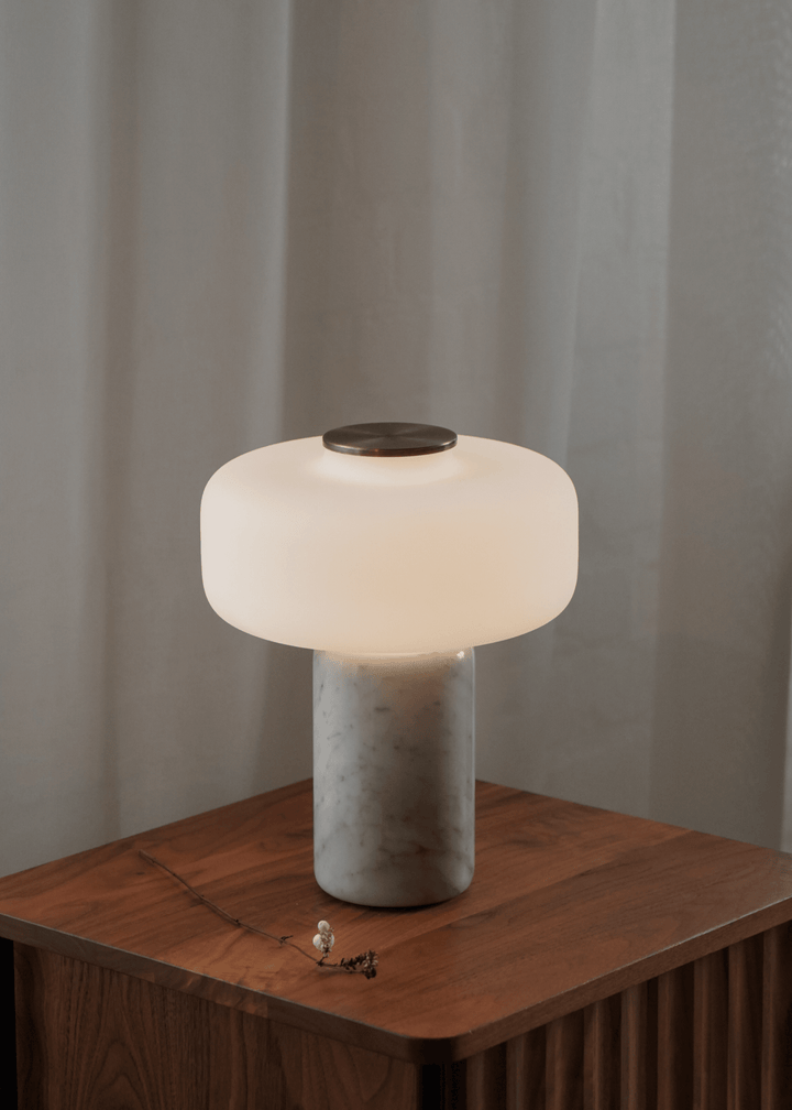 Maris Uppladdningsbar Marmor Bordslampa
