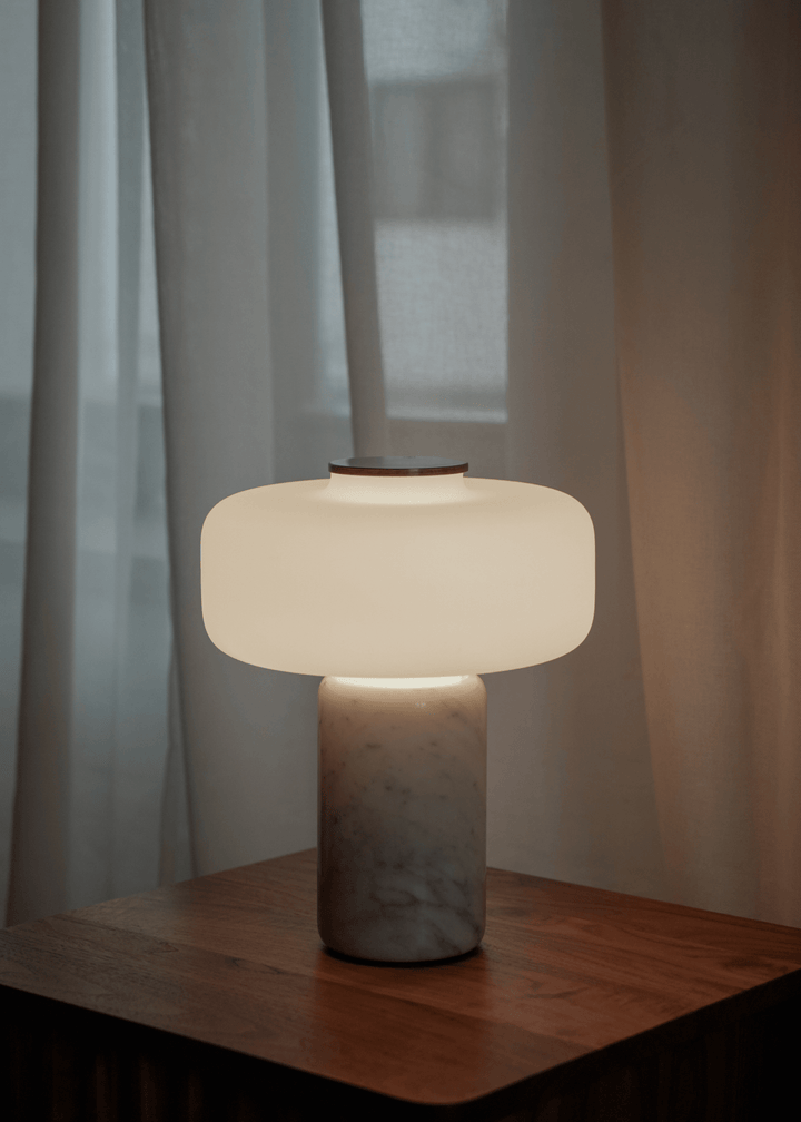 Maris Uppladdningsbar Marmor Bordslampa