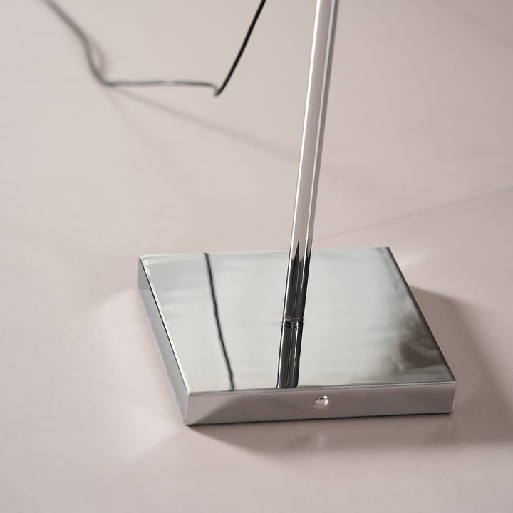 Metallkropp Elegant Golvlampa