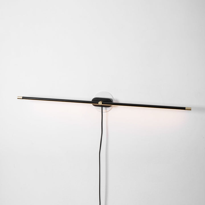 Minimalistisk Linjär Vägglampa med Stickkontakt