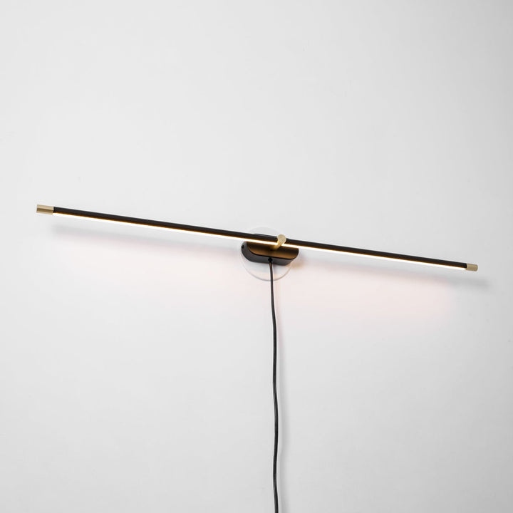 Minimalistisk Linjär Vägglampa med Stickkontakt