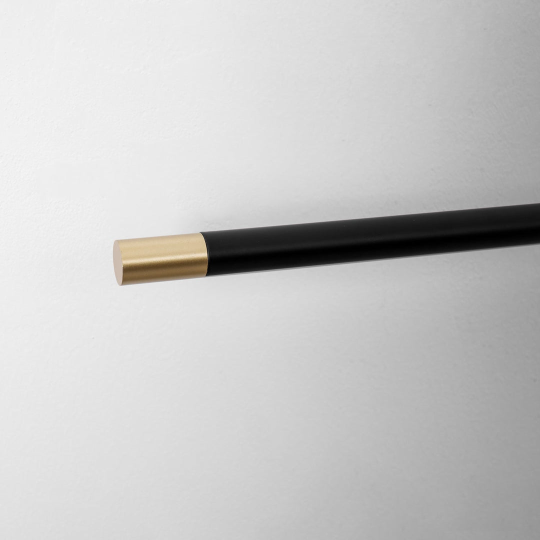 Minimalistisk Linjär Vägglampa med Stickkontakt