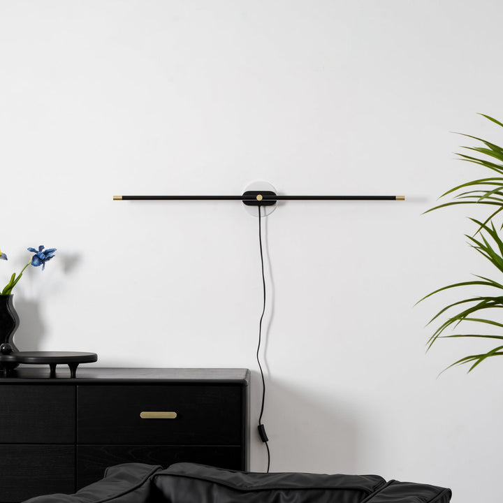 Minimalistisk Linjär Vägglampa med Stickkontakt