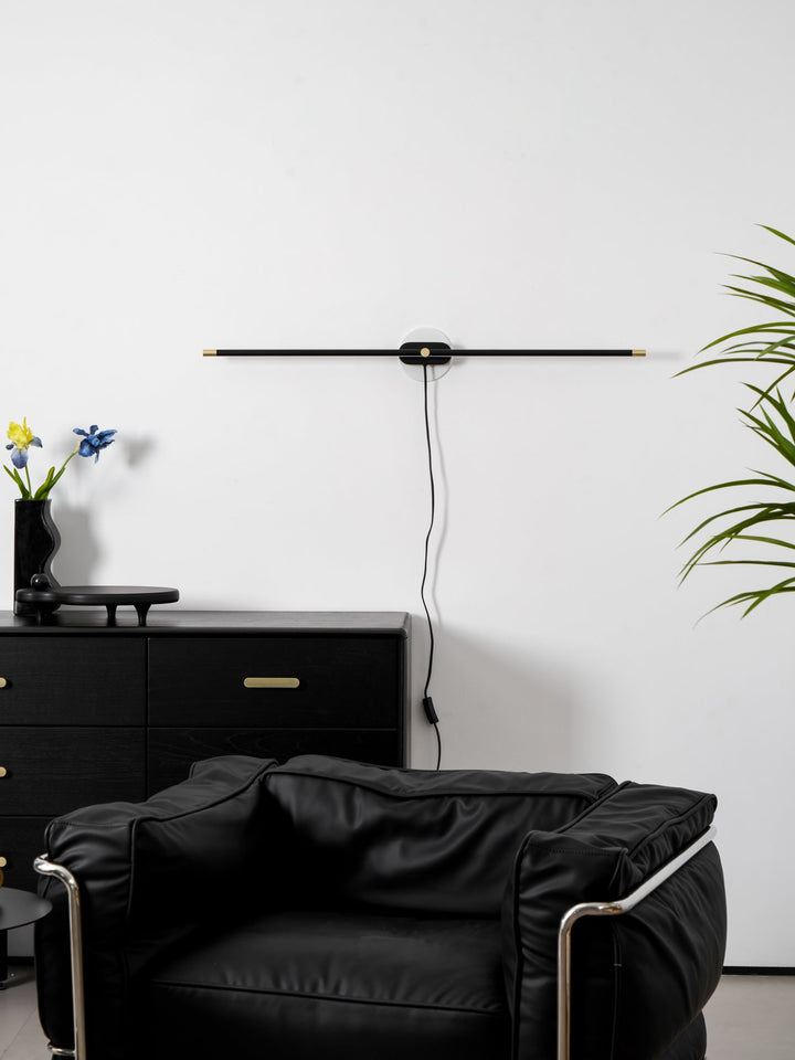 Minimalistisk Linjär Vägglampa med Stickkontakt