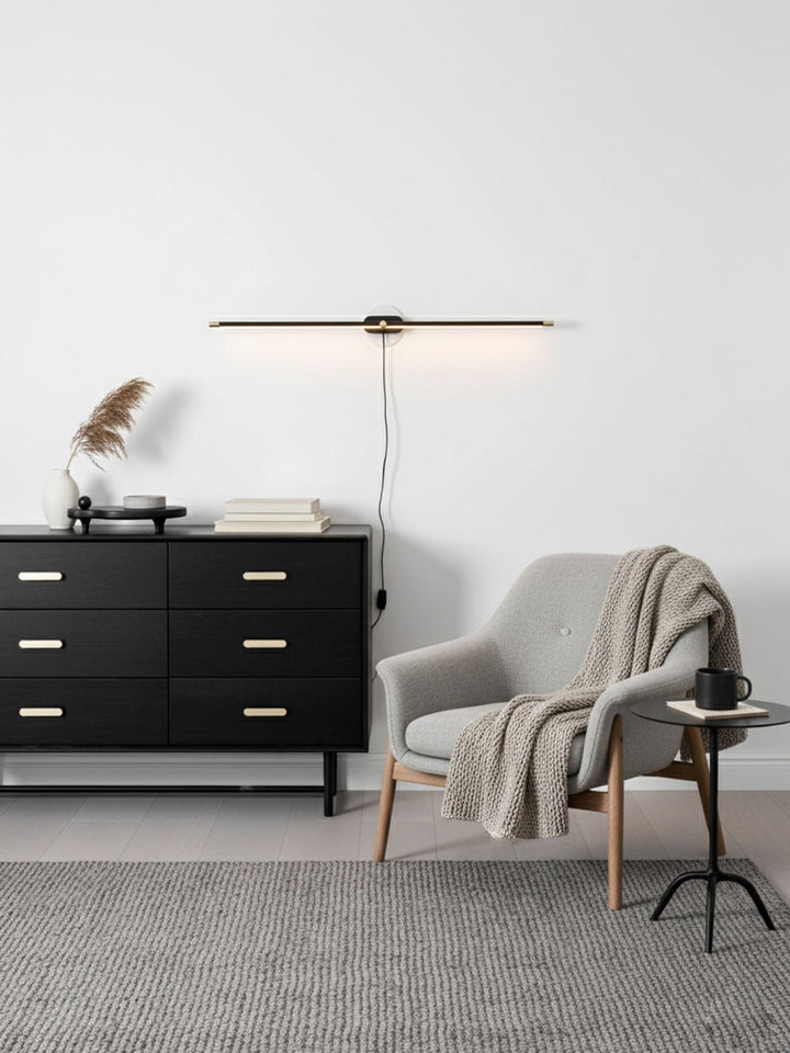 Minimalistisk Linjär Vägglampa med Stickkontakt