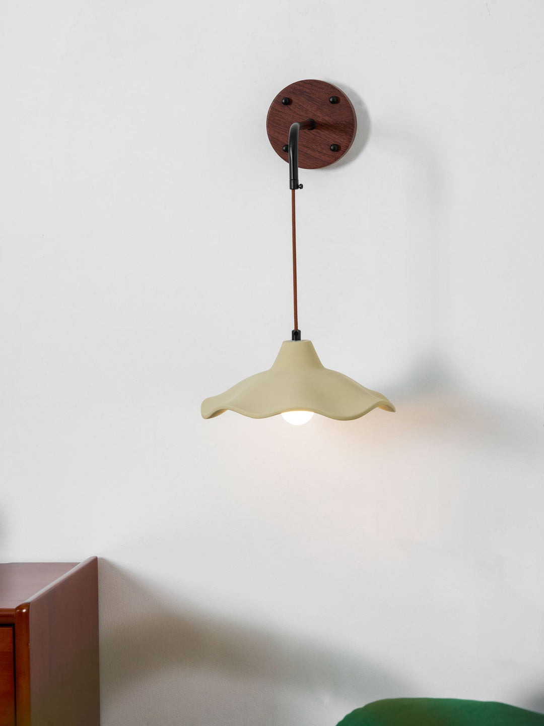Mirella Vägglampa