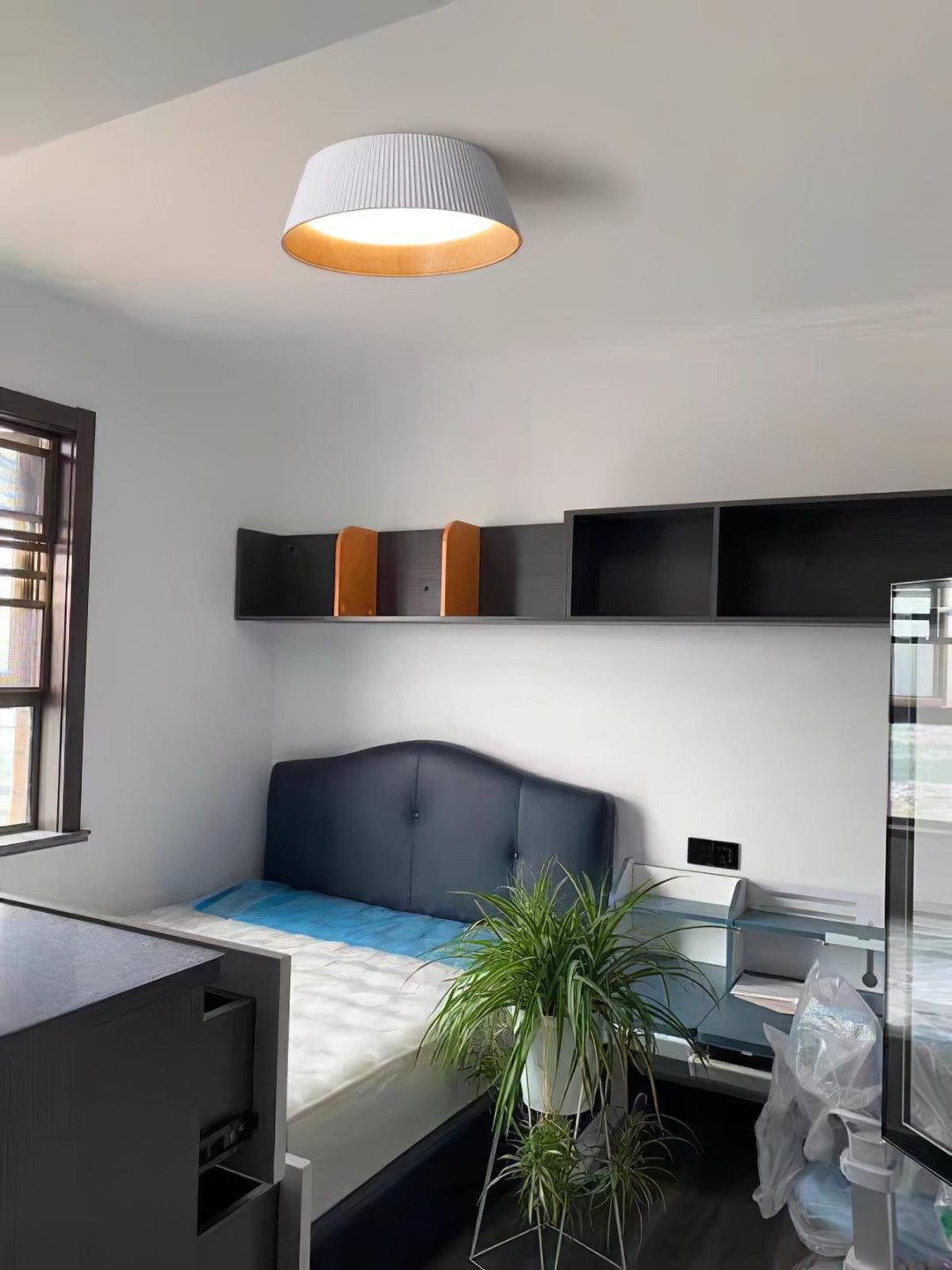 Modern Ribbad Taklampa