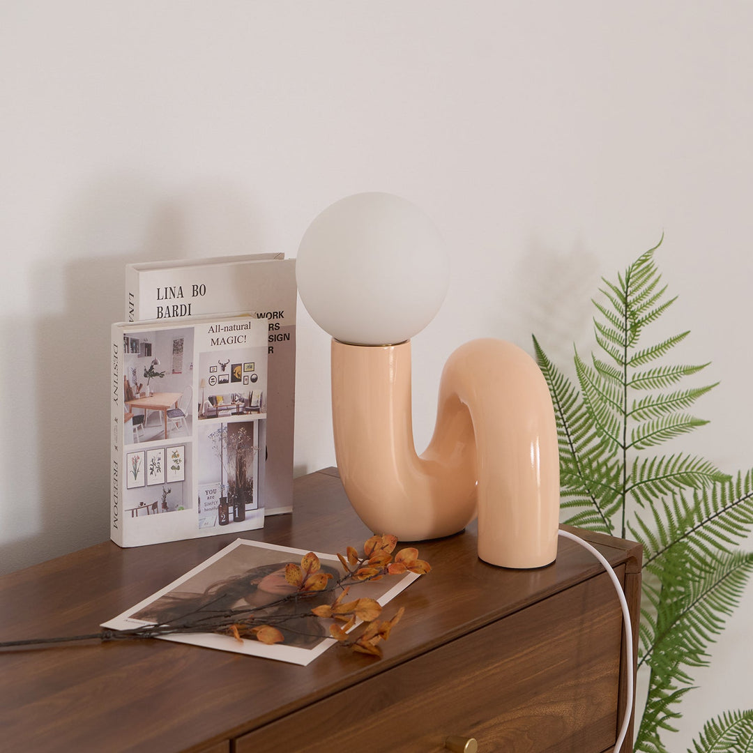Lekfull N-formad Bordslampa