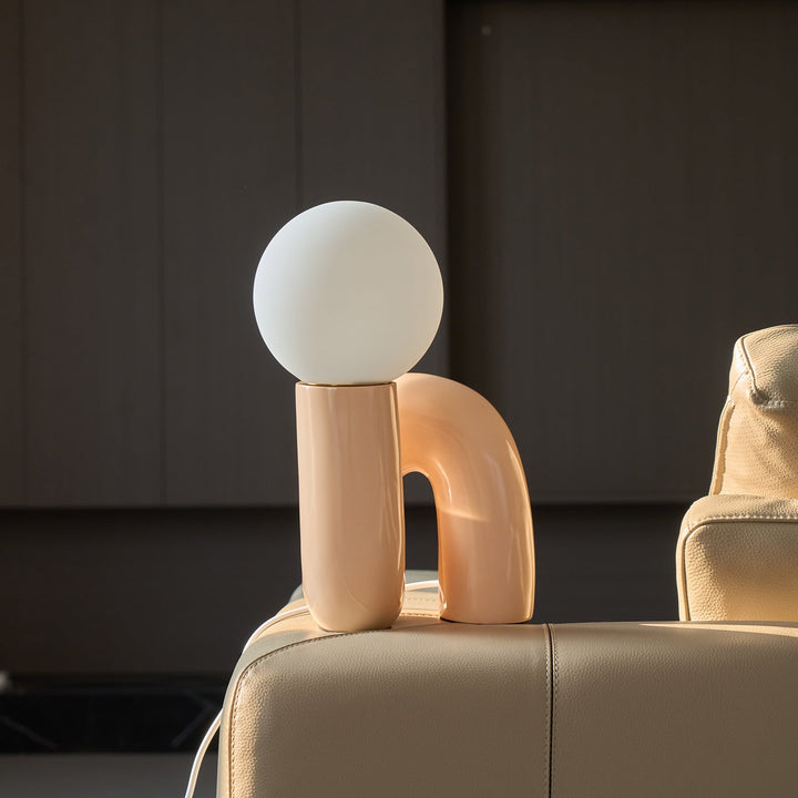 Lekfull N-formad Bordslampa
