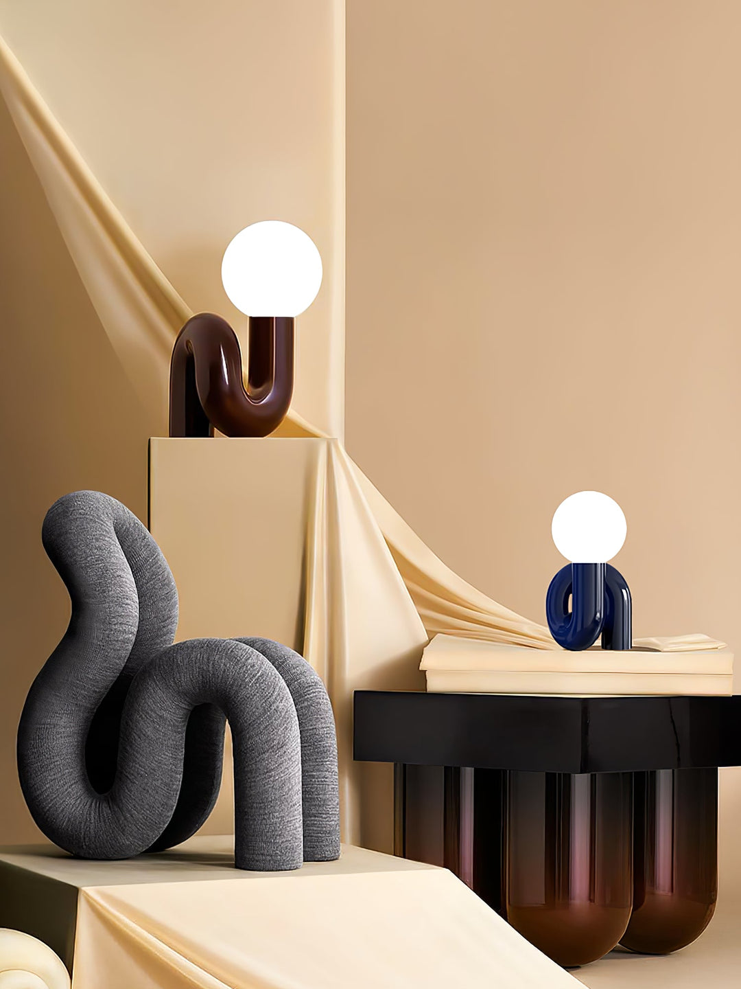 Lekfull N-formad Bordslampa
