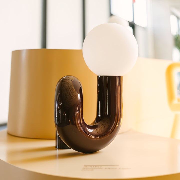 Lekfull N-formad Bordslampa