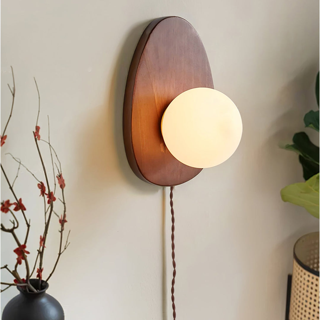 Orba Valnöt Plug-in Vägglampa