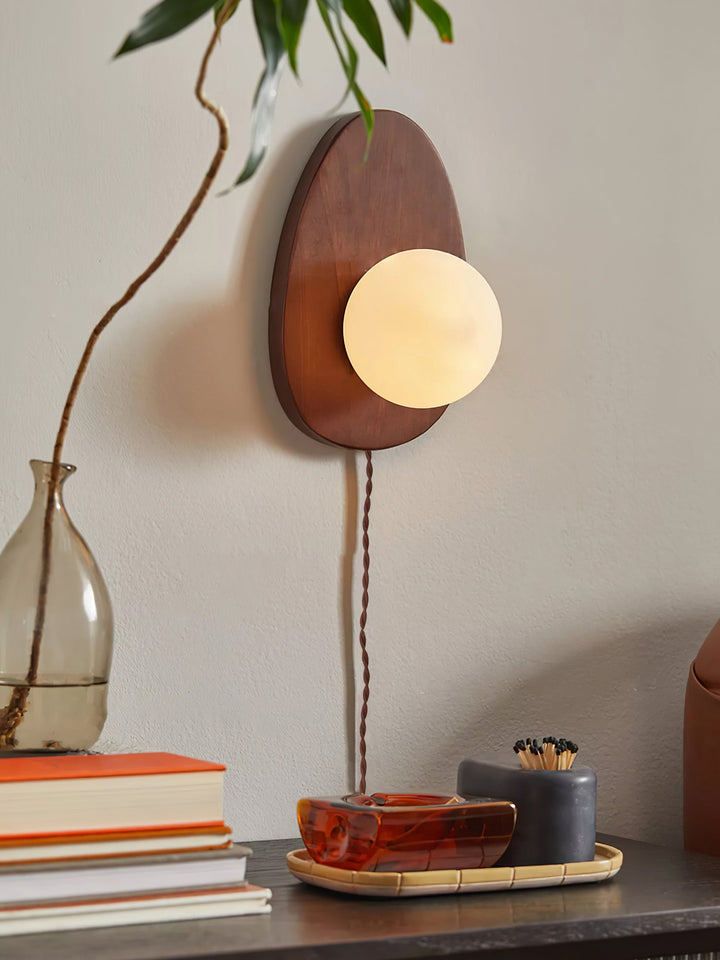 Orba Valnöt Plug-in Vägglampa