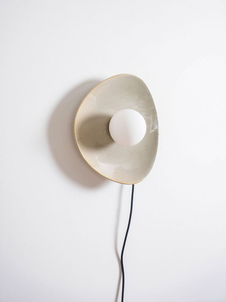 Pebble Disc Plug-in Vägglampa