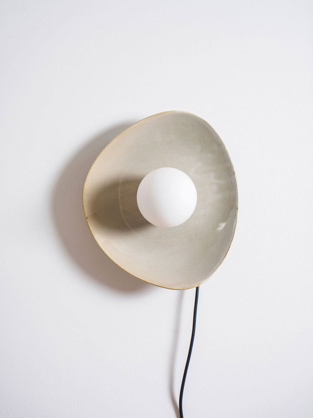 Pebble Disc Plug-in Vägglampa