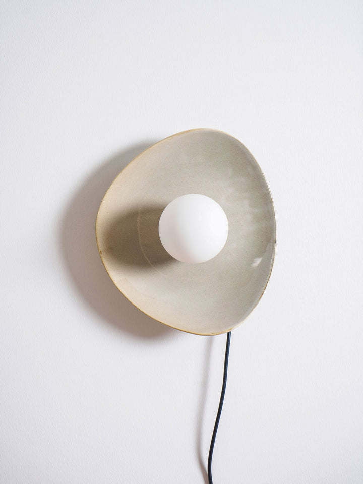 Pebble Disc Plug-in Vägglampa