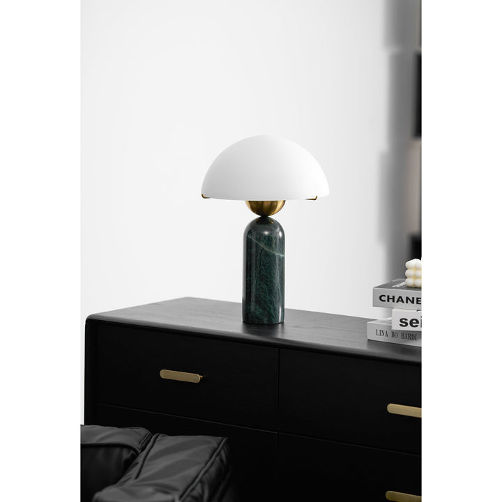 Peono Alabaster Bordslampa