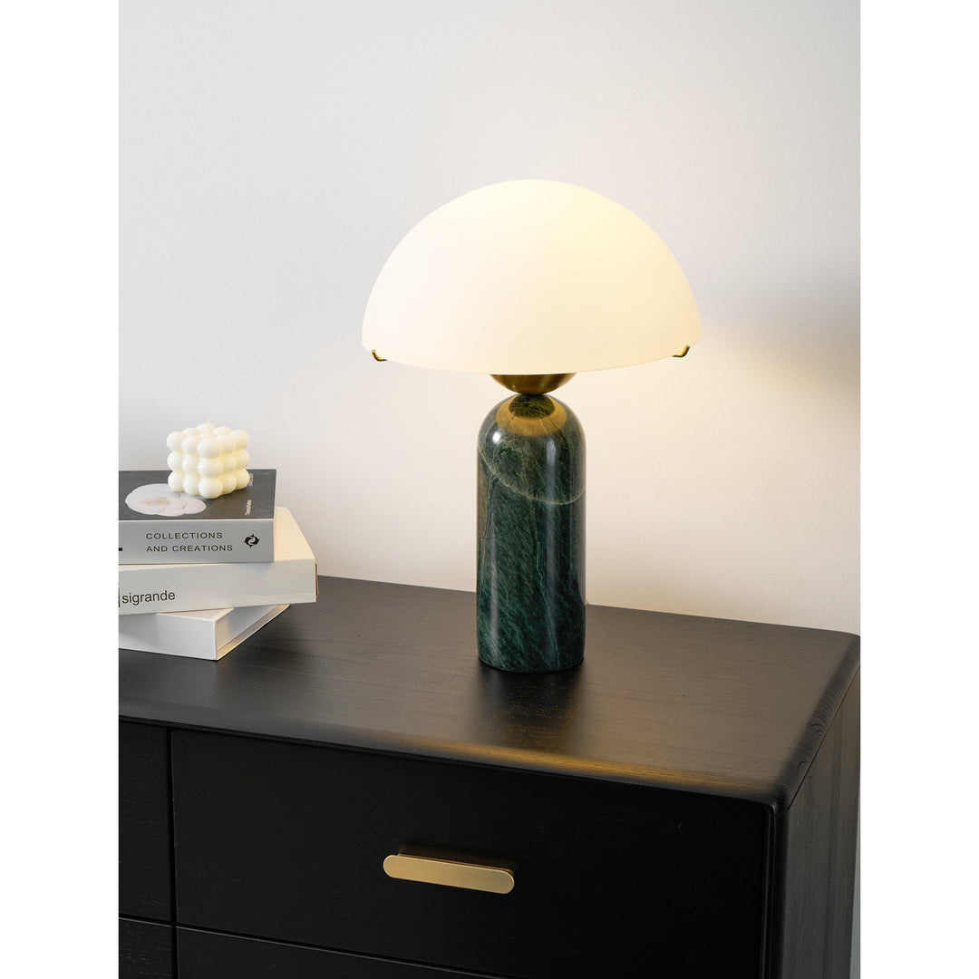 Peono Alabaster Bordslampa