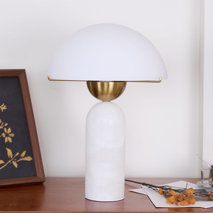 Peono Alabaster Bordslampa