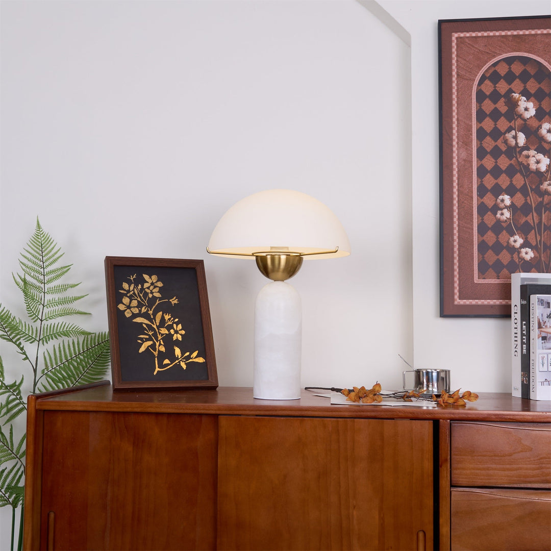 Peono Alabaster Bordslampa