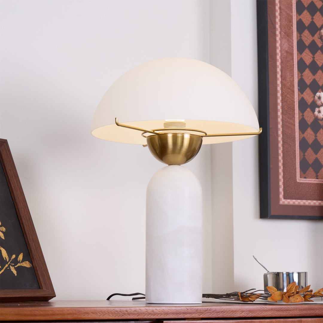 Peono Alabaster Bordslampa