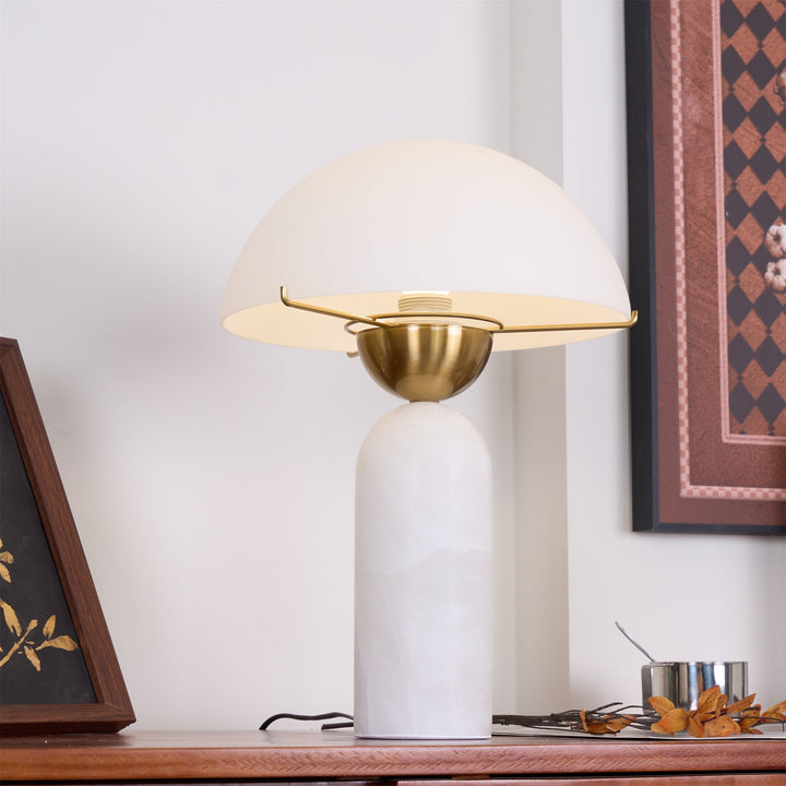 Peono Alabaster Bordslampa