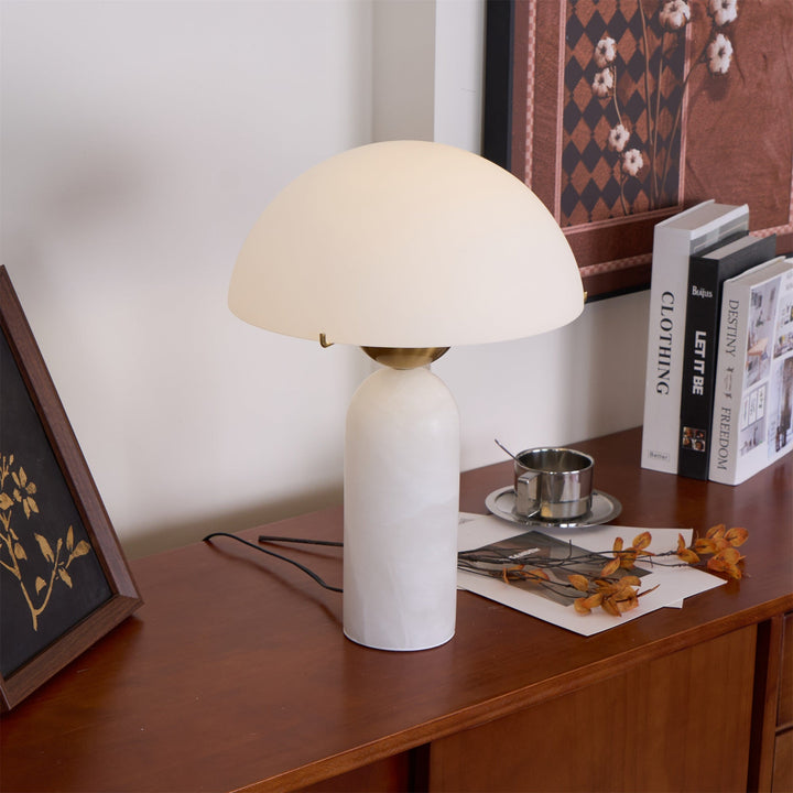Peono Alabaster Bordslampa