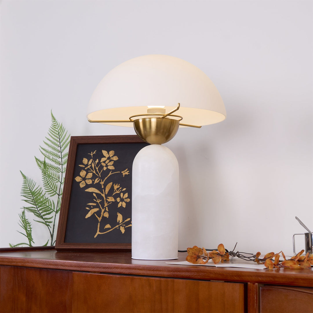 Peono Alabaster Bordslampa