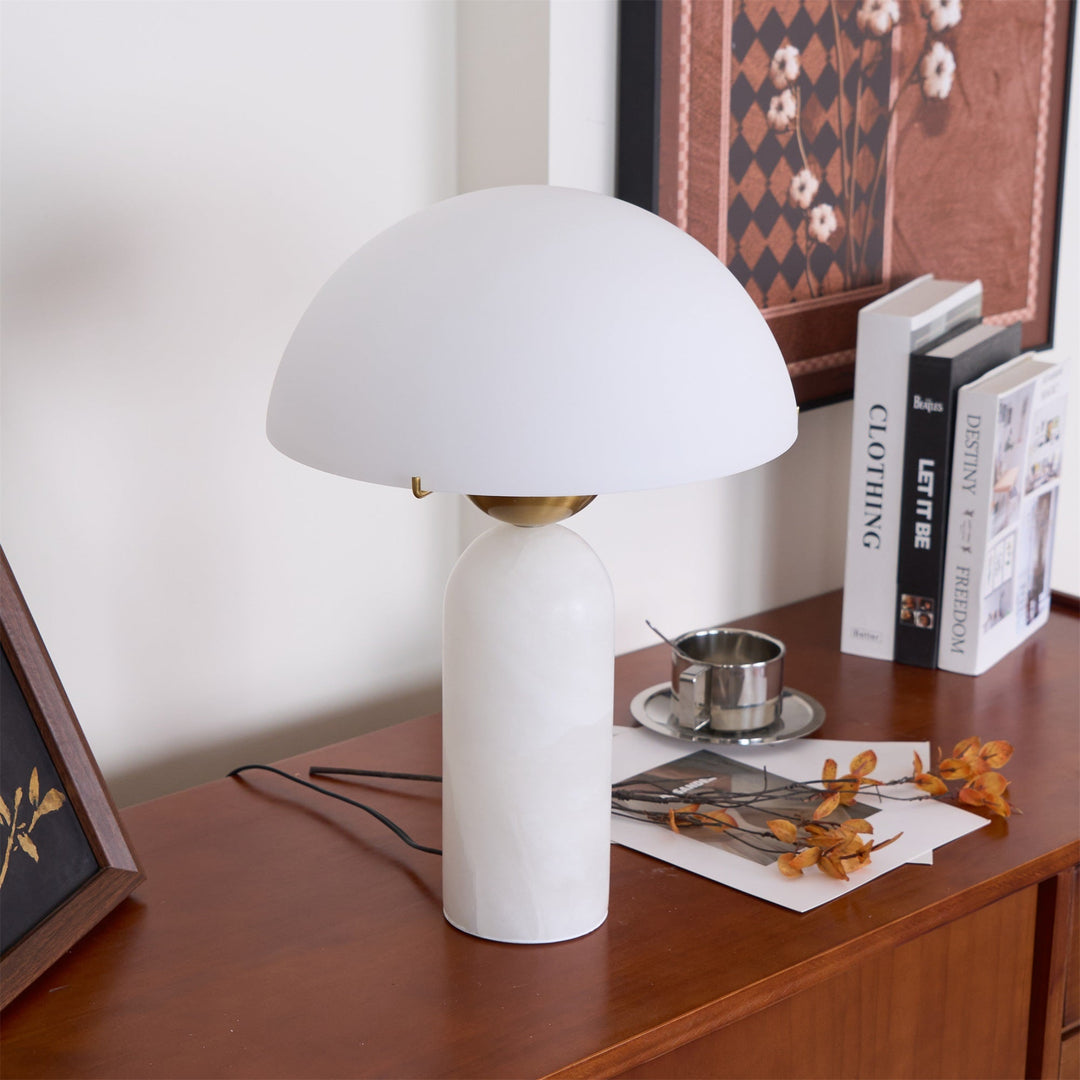 Peono Alabaster Bordslampa