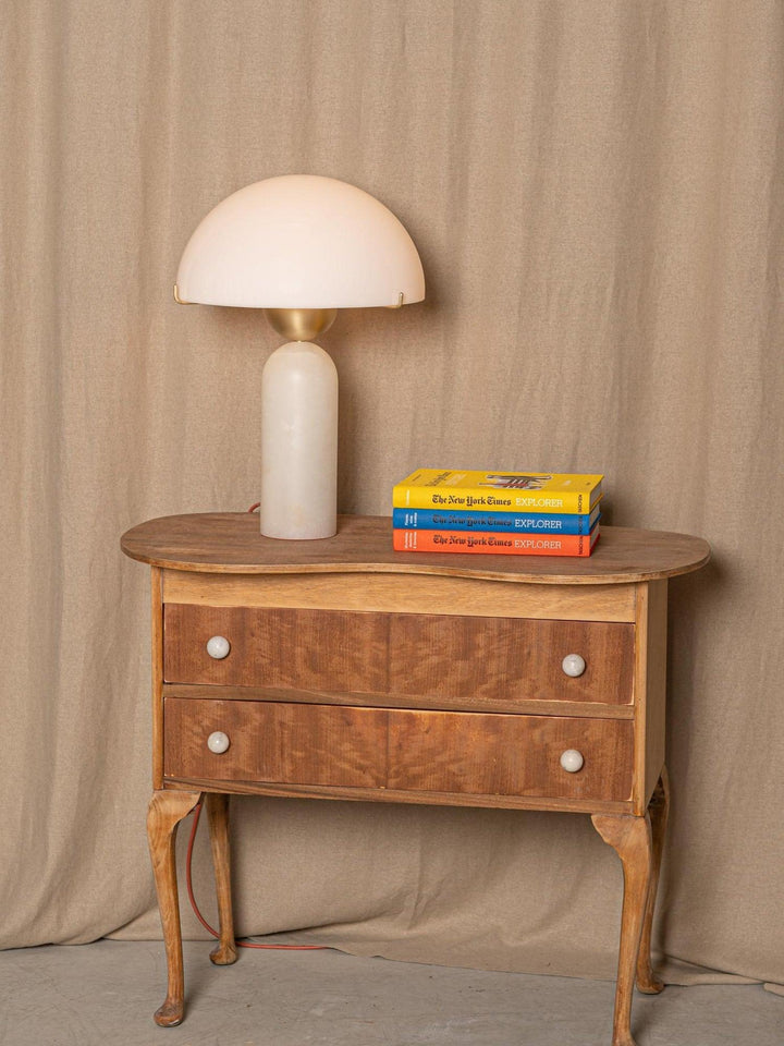 Peono Alabaster Bordslampa