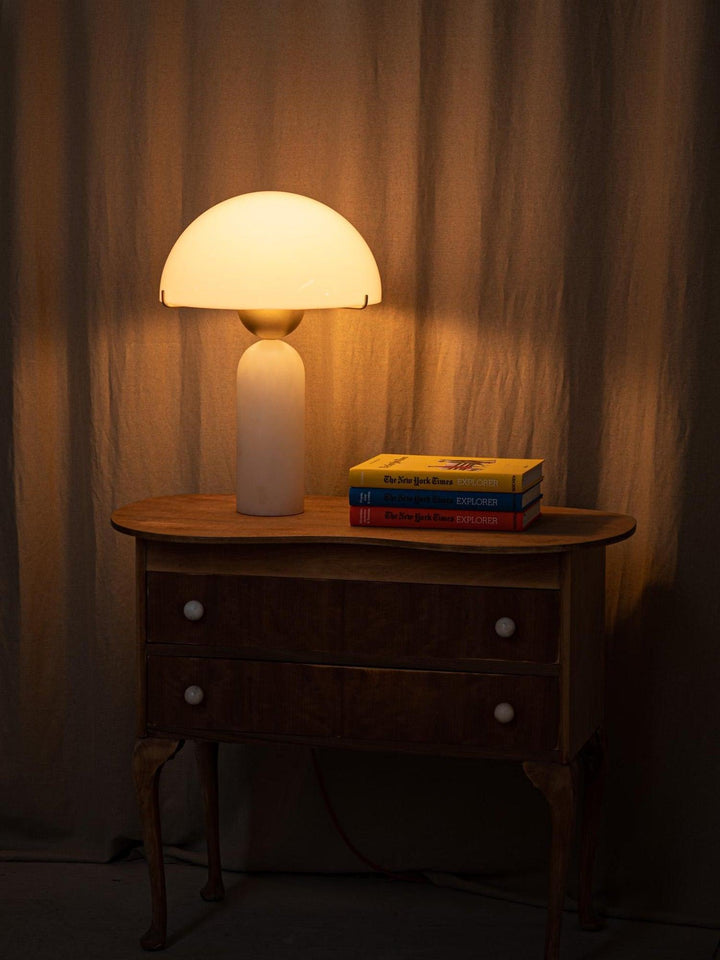 Peono Alabaster Bordslampa