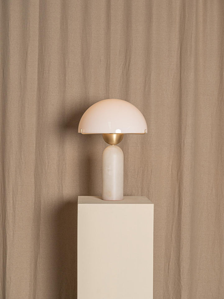 Peono Alabaster Bordslampa