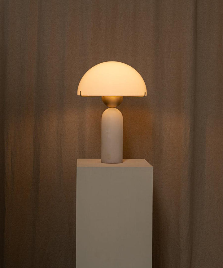 Peono Alabaster Bordslampa