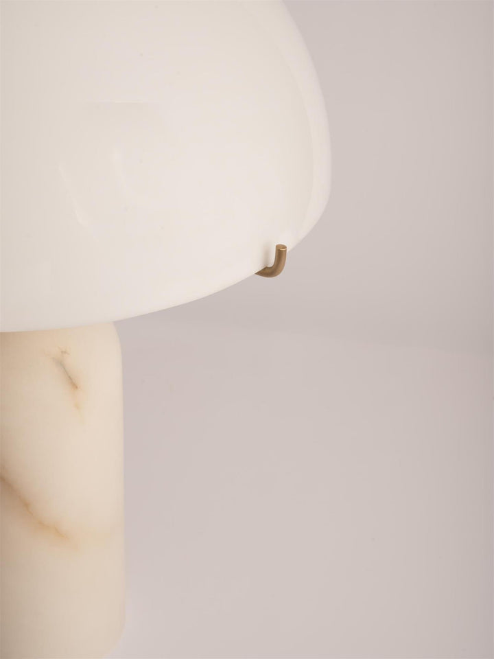 Peono Alabaster Bordslampa