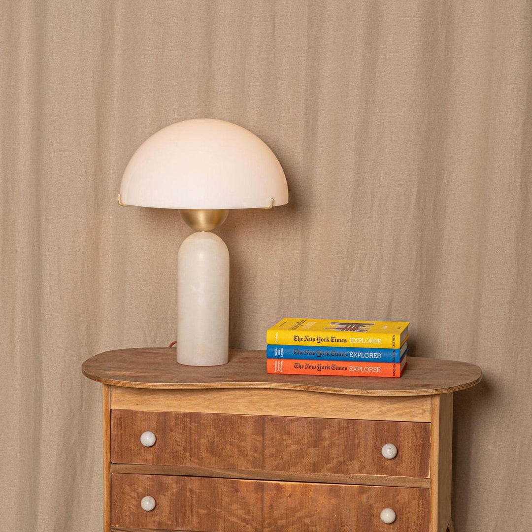 Peono Alabaster Bordslampa
