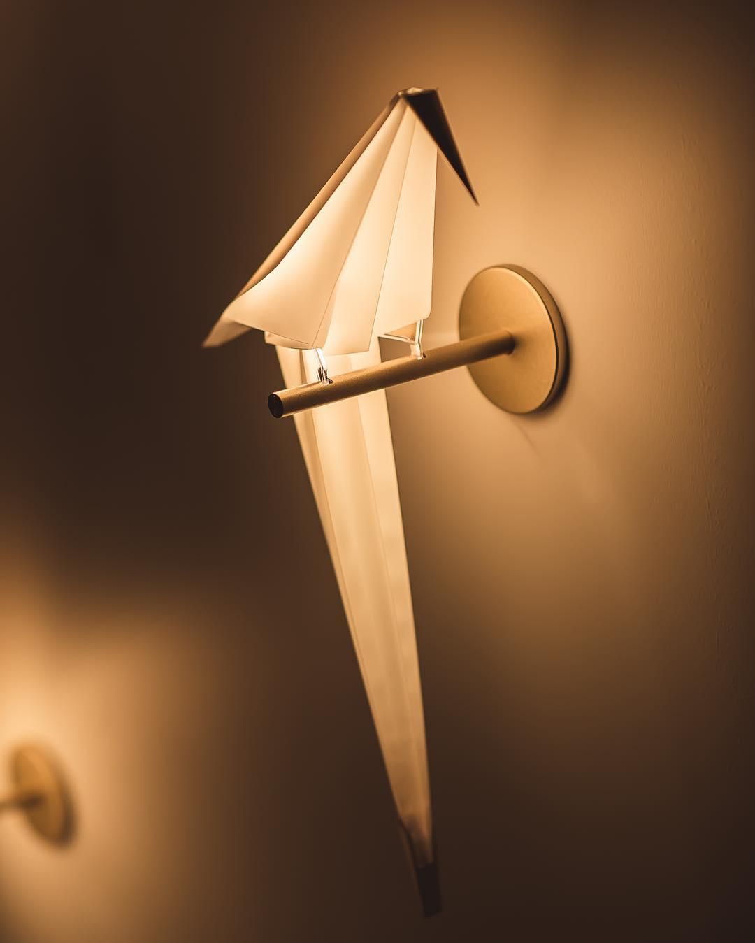 Fågelns Serenity Vägglampa
