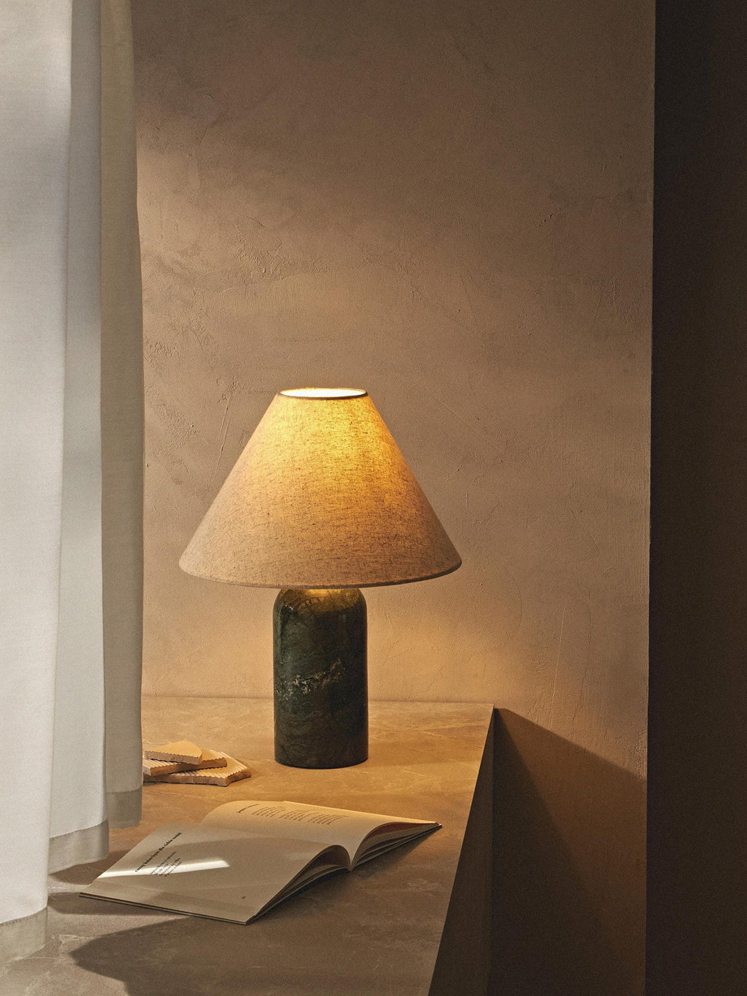 Petra Marmor Bordslampa