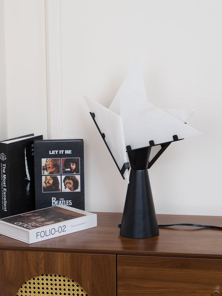 Alabaster Petal Bordslampa