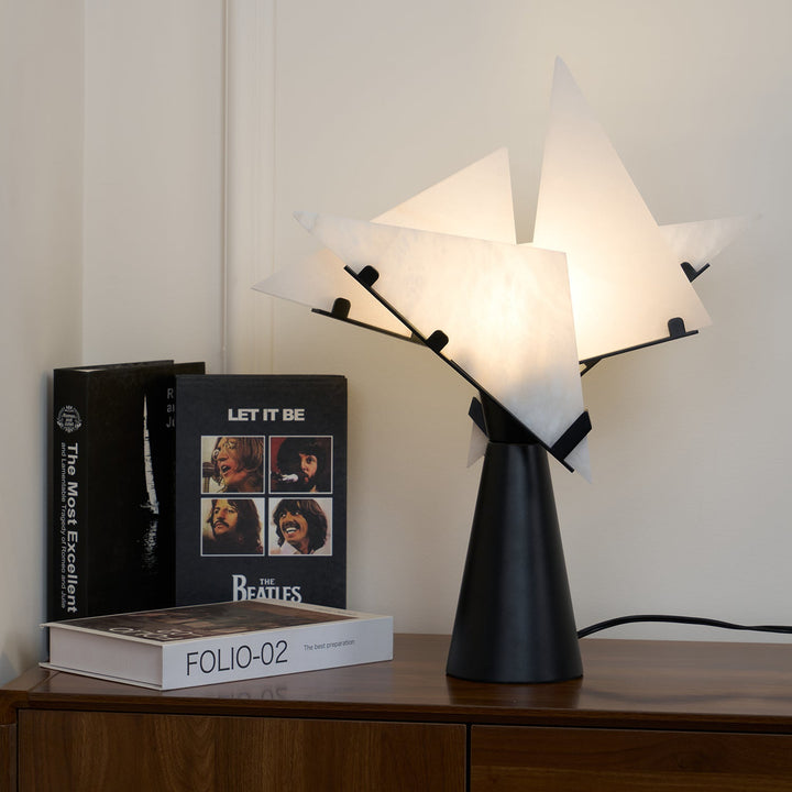 Alabaster Petal Bordslampa