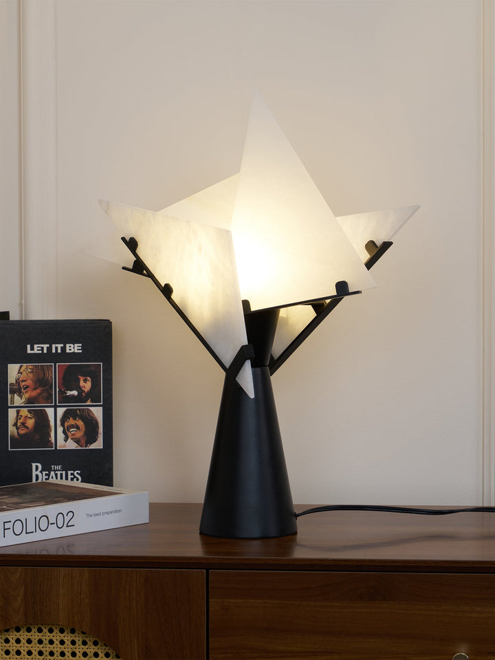 Alabaster Petal Bordslampa