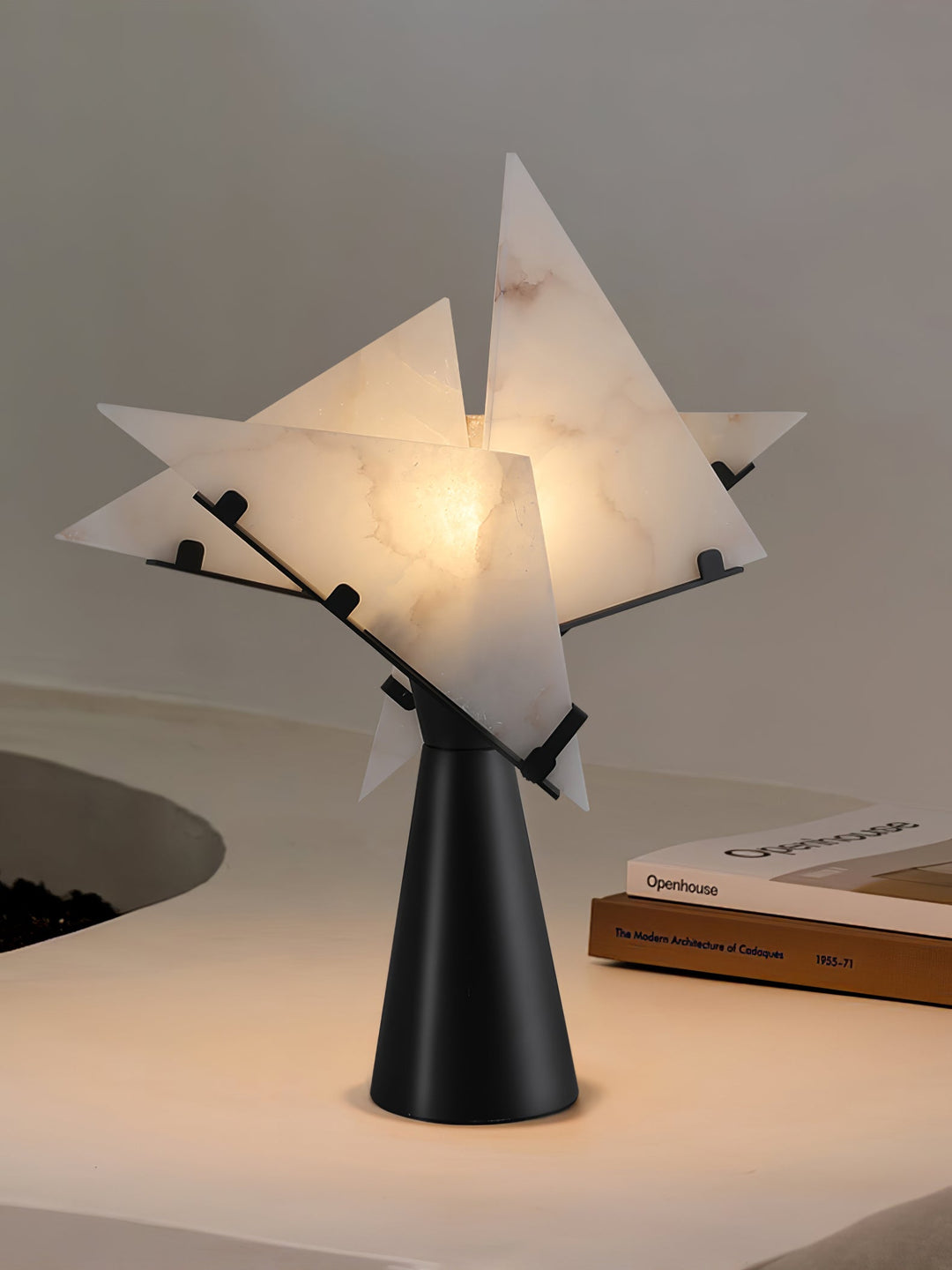 Alabaster Petal Bordslampa