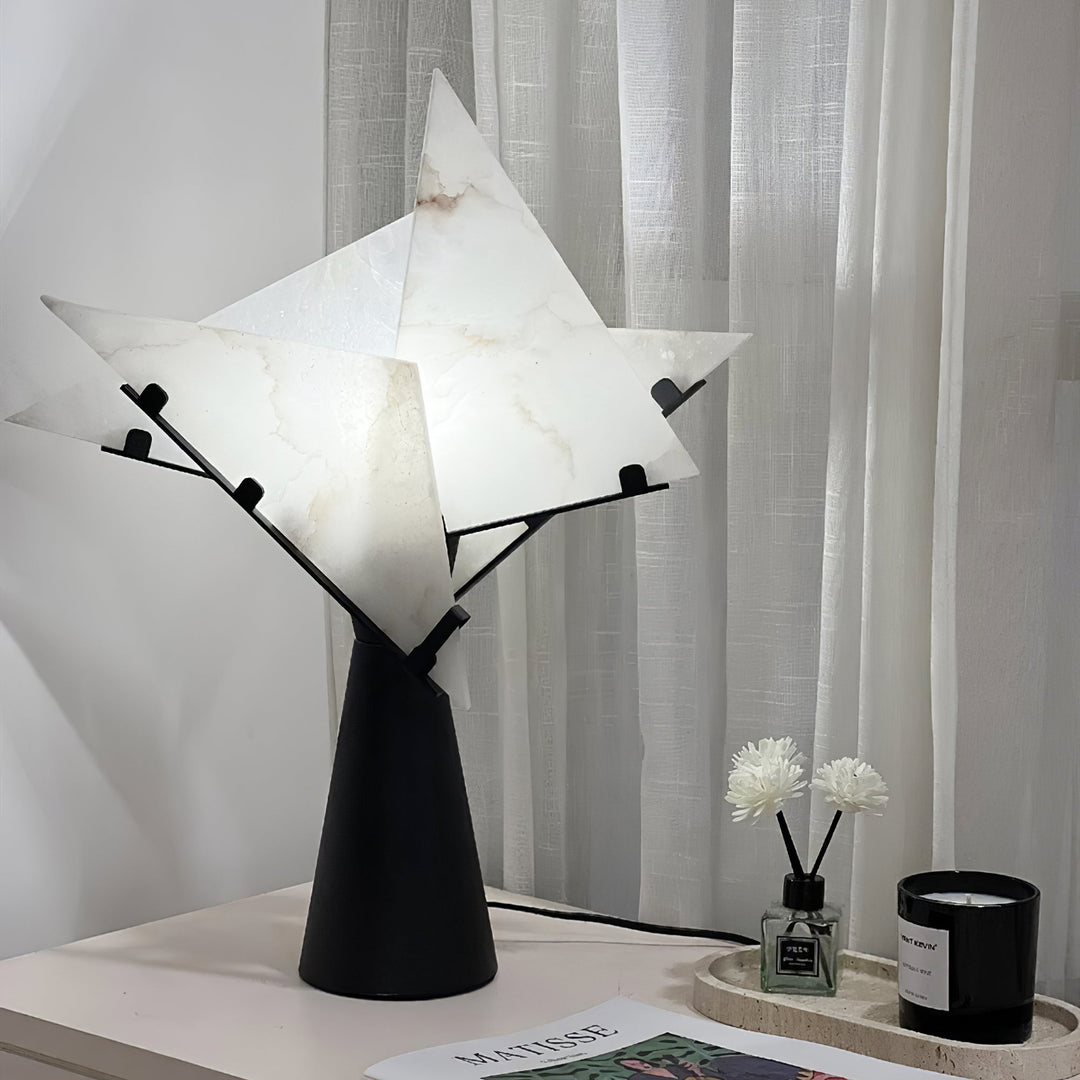 Alabaster Petal Bordslampa