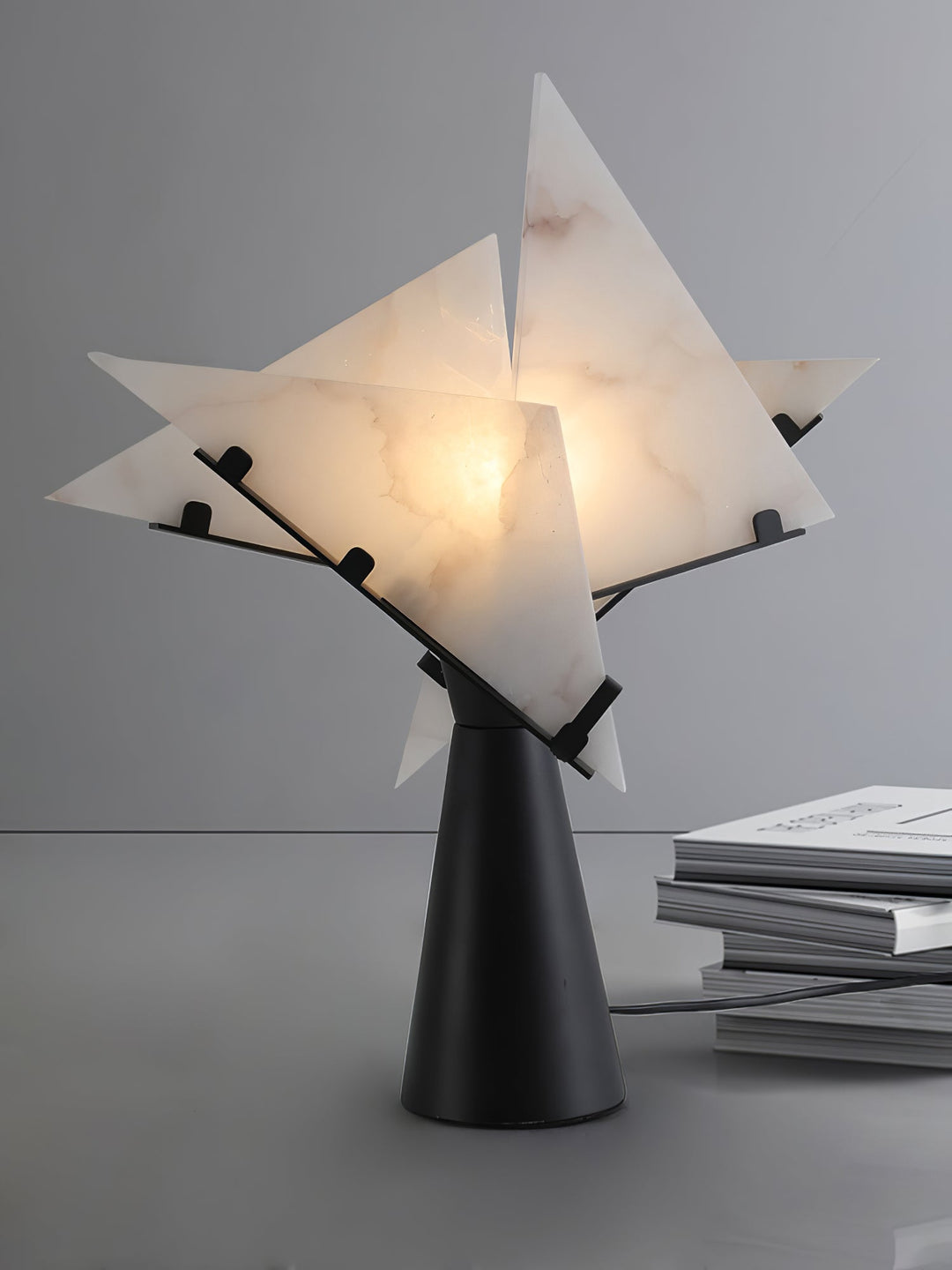 Alabaster Petal Bordslampa